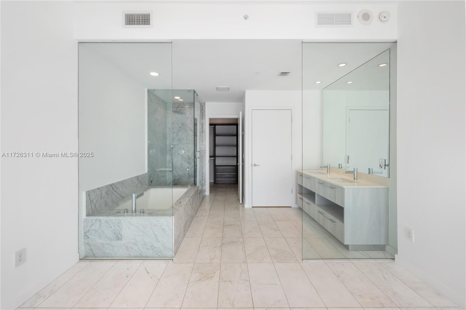 GRAN PARAISO CONDO - Residential