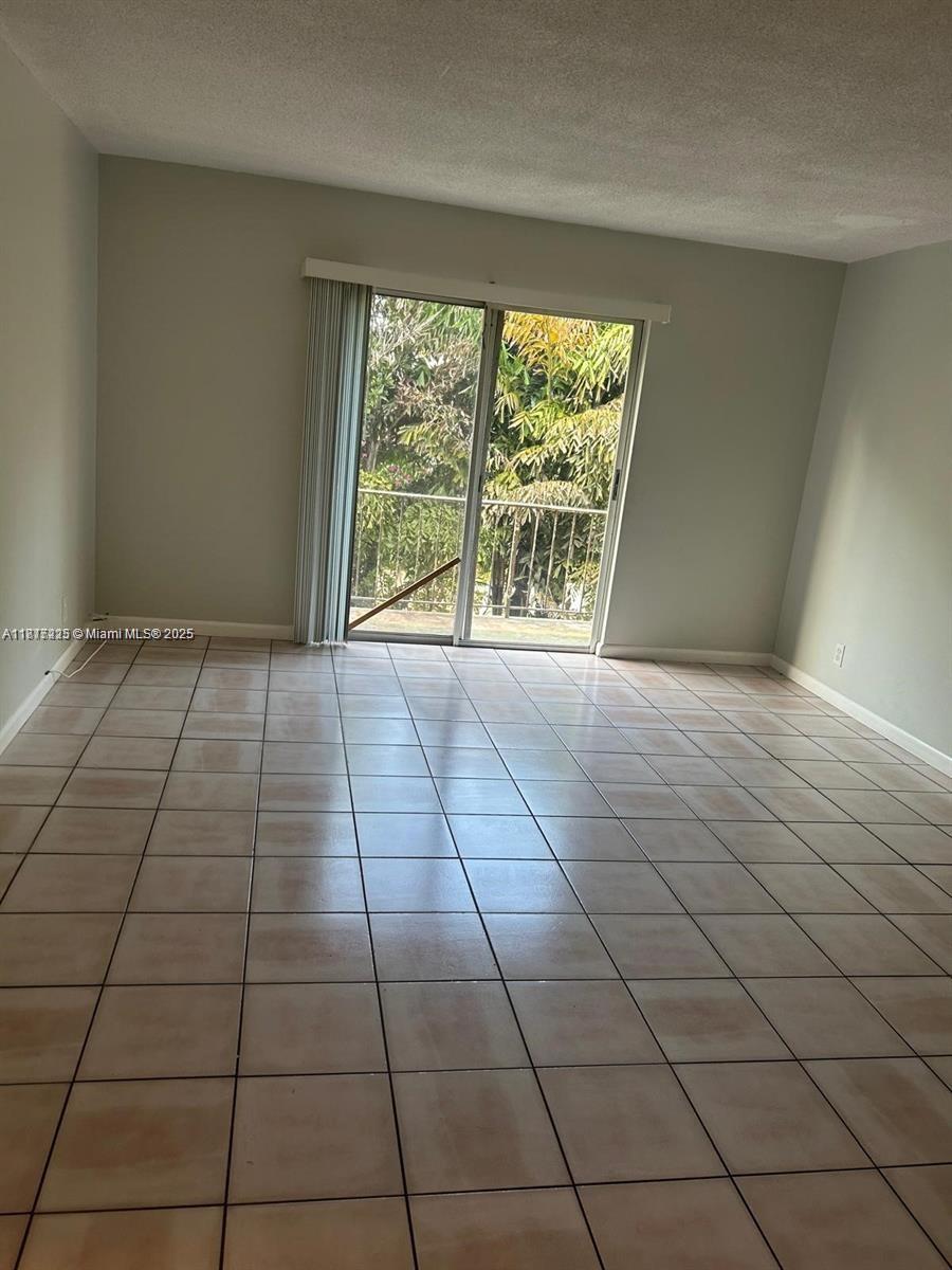HAMPSHIRE VILLAS CONDO - Residential Lease