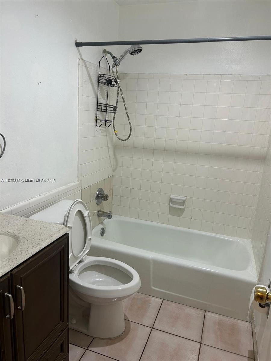 HAMPSHIRE VILLAS CONDO - Residential Lease