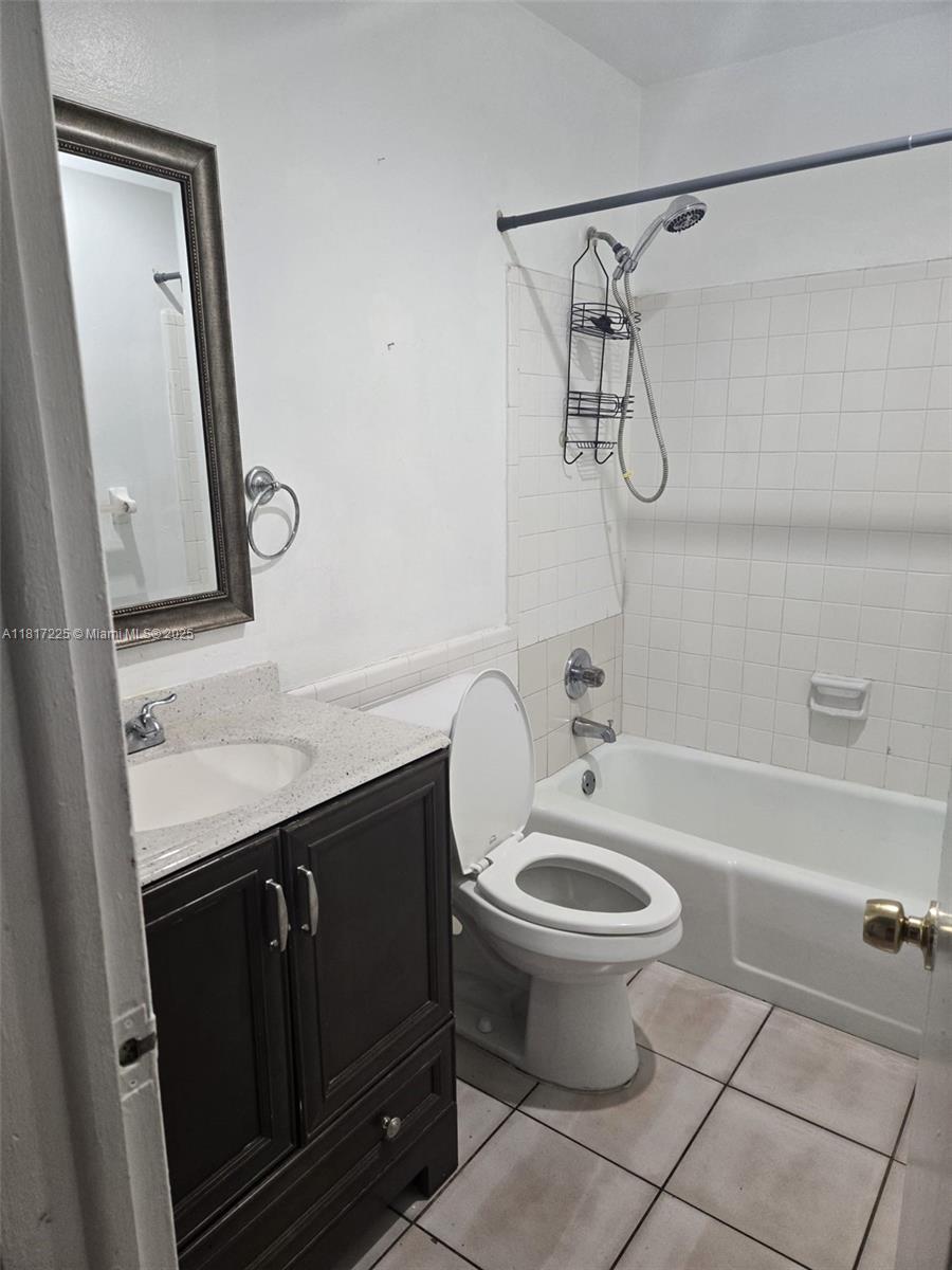 HAMPSHIRE VILLAS CONDO - Residential Lease