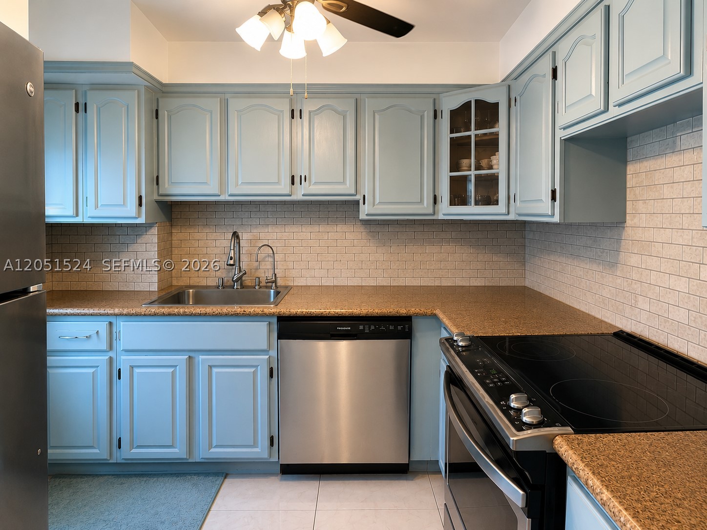 220 Kings Point Dr 304