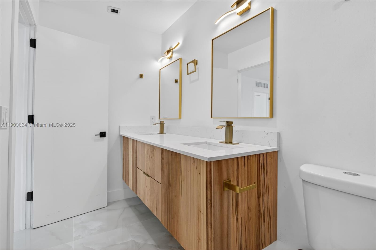 CRYSTAL LAKE 2ND SEC - Residential