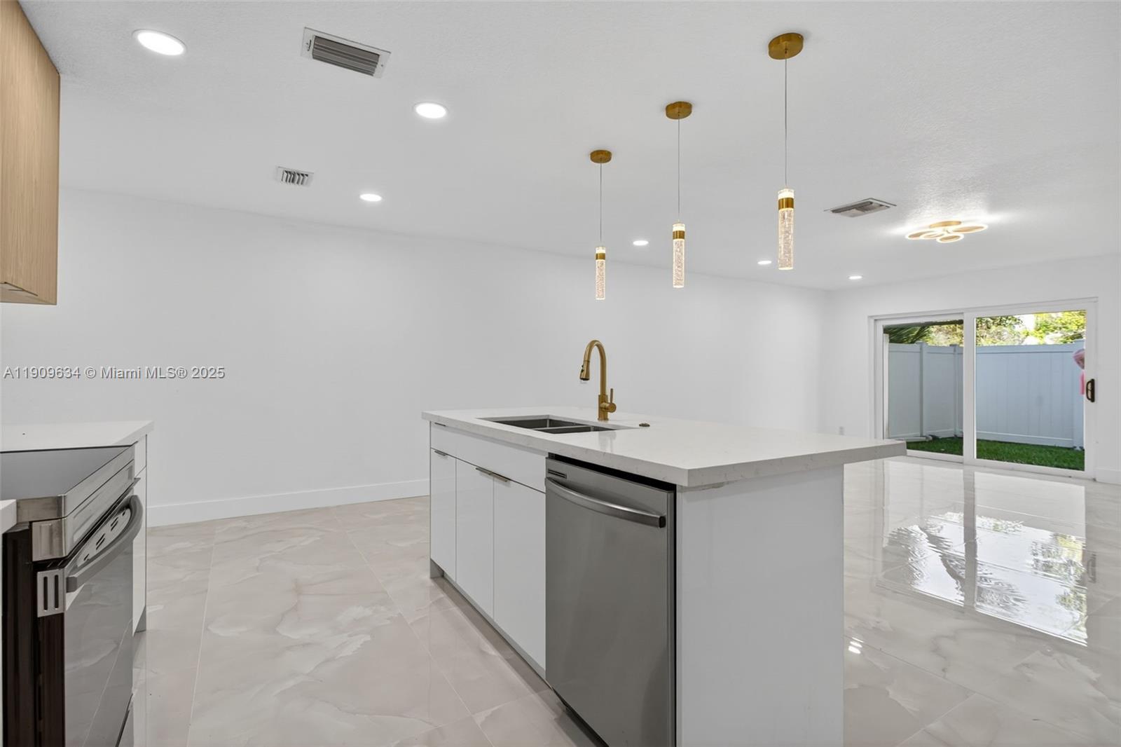 CRYSTAL LAKE 2ND SEC - Residential