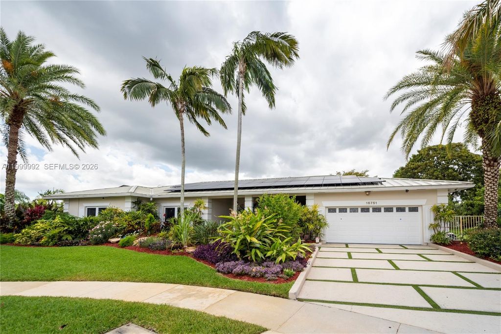 Photo of 16751 Waters Edge Dr, Weston, FL 33326 (MLS # A11999992)