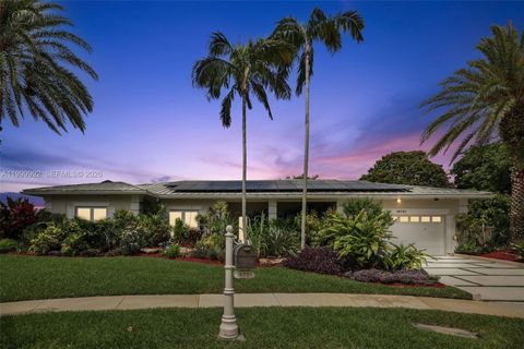 Photo of 16751 Waters Edge Dr, Weston, FL 33326 (MLS # A11999992)