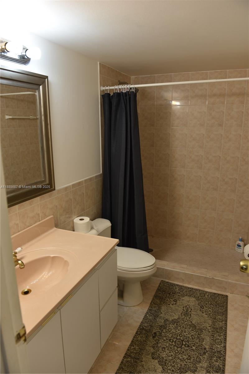 LAURELS AT MARGATE CONDO - Residential Lease