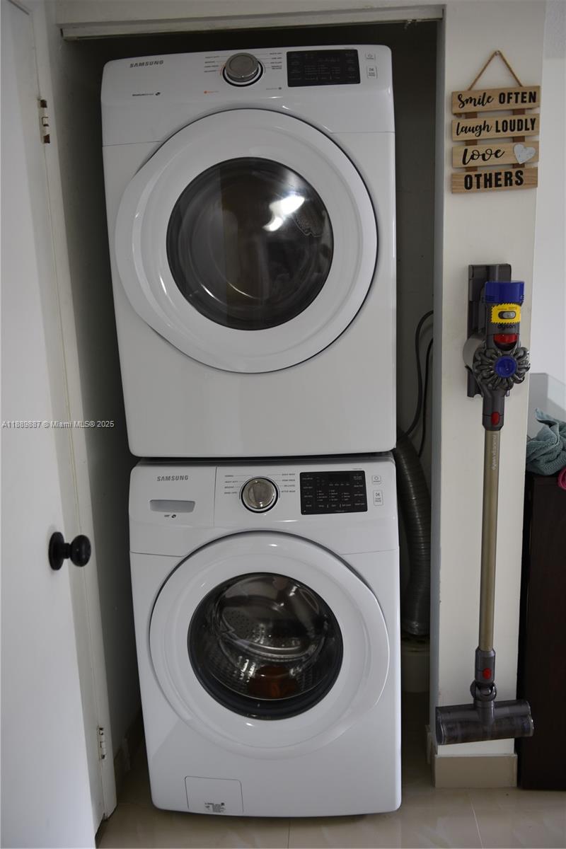 LAURELS AT MARGATE CONDO - Residential Lease