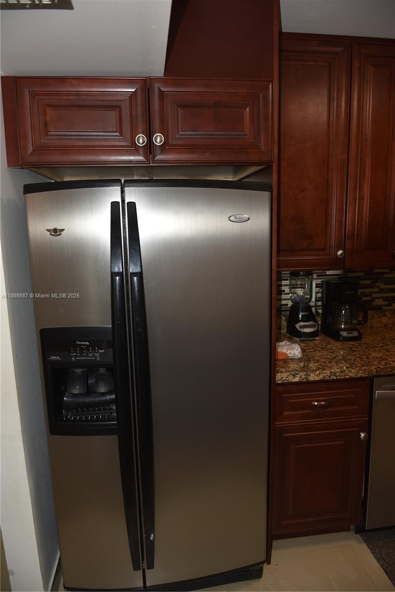 LAURELS AT MARGATE CONDO - Residential Lease