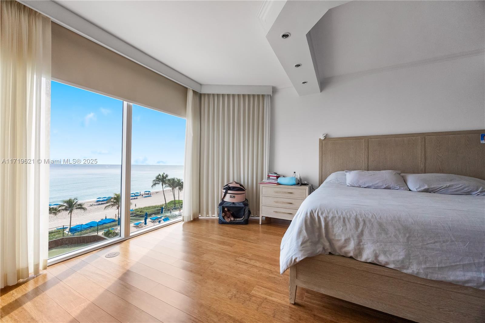 17555 Collins Ave 607