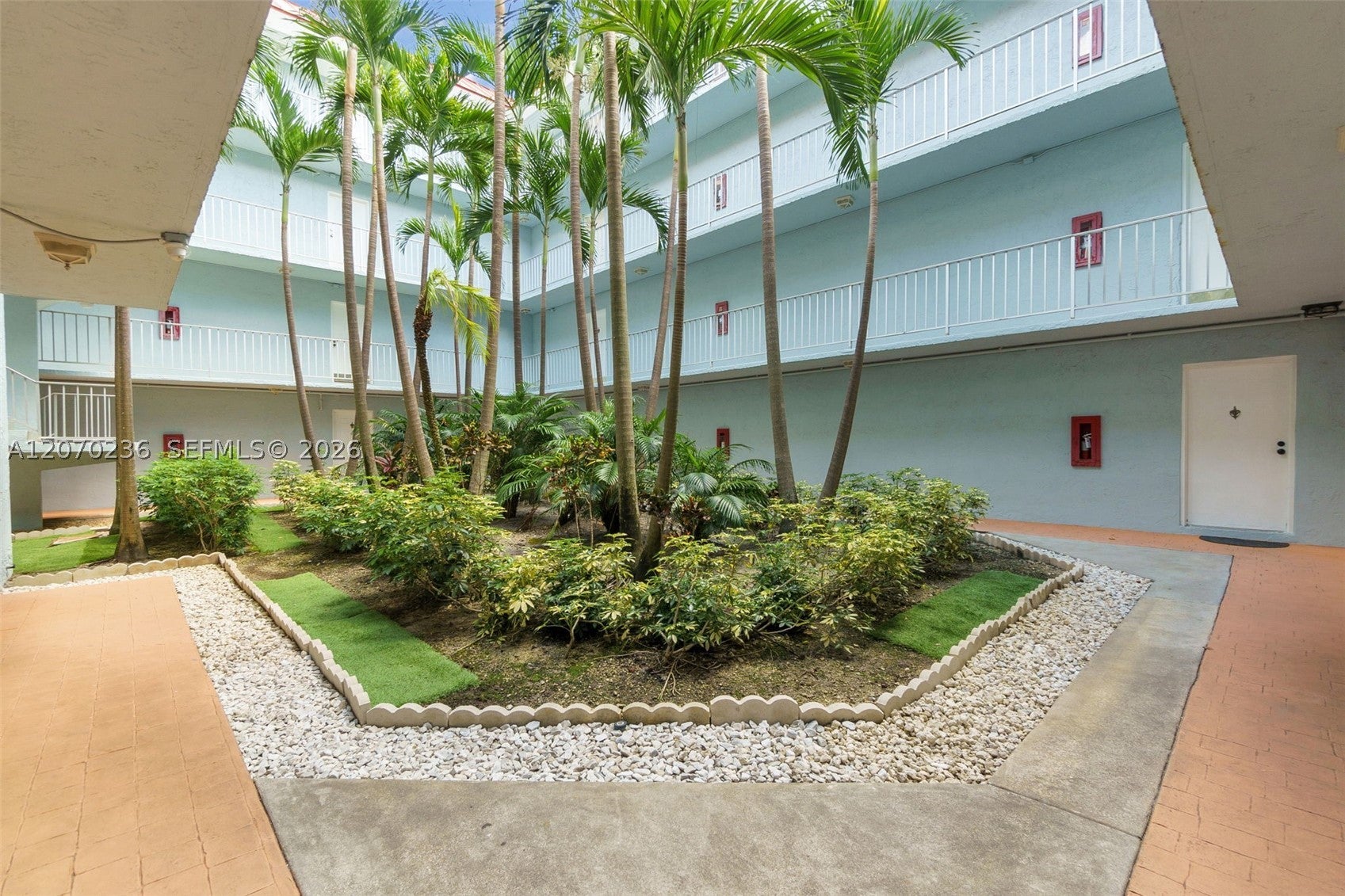505 S Pine Island Rd B207, Plantation FL 33324