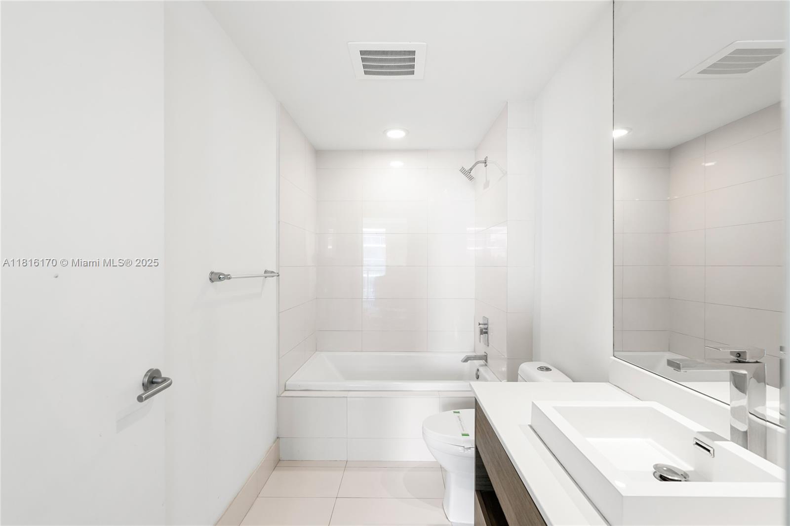 1100 MILLECENTO RESIDENCE - Residential