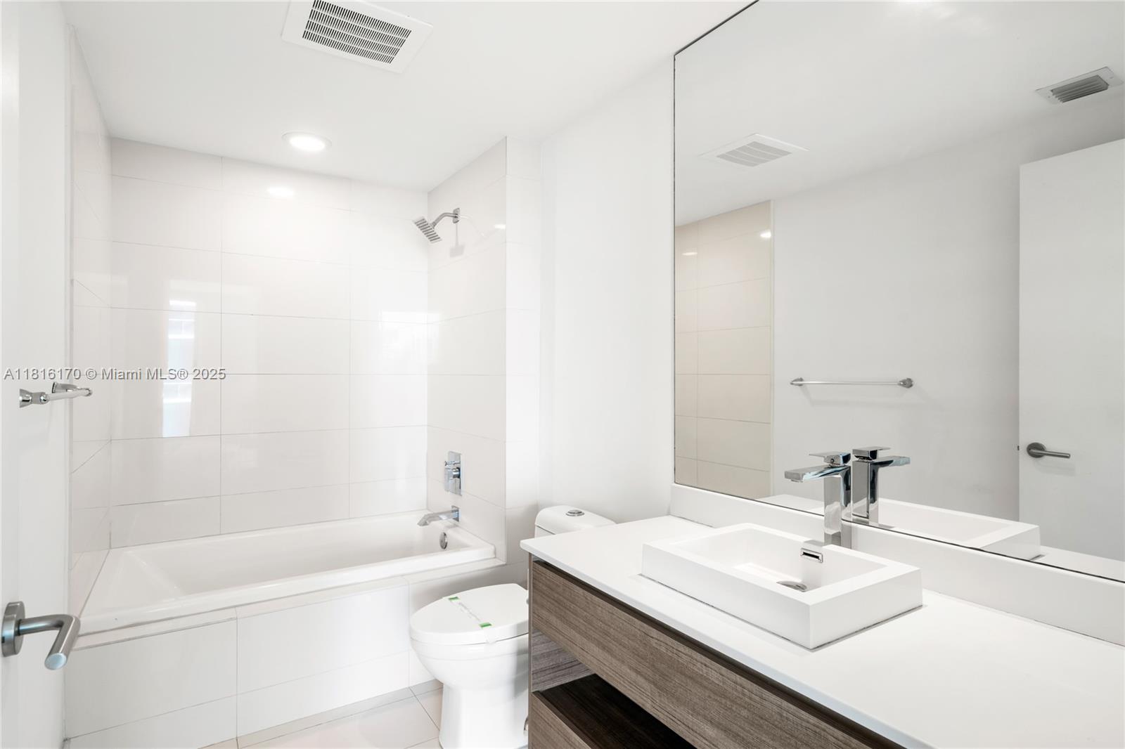 1100 MILLECENTO RESIDENCE - Residential