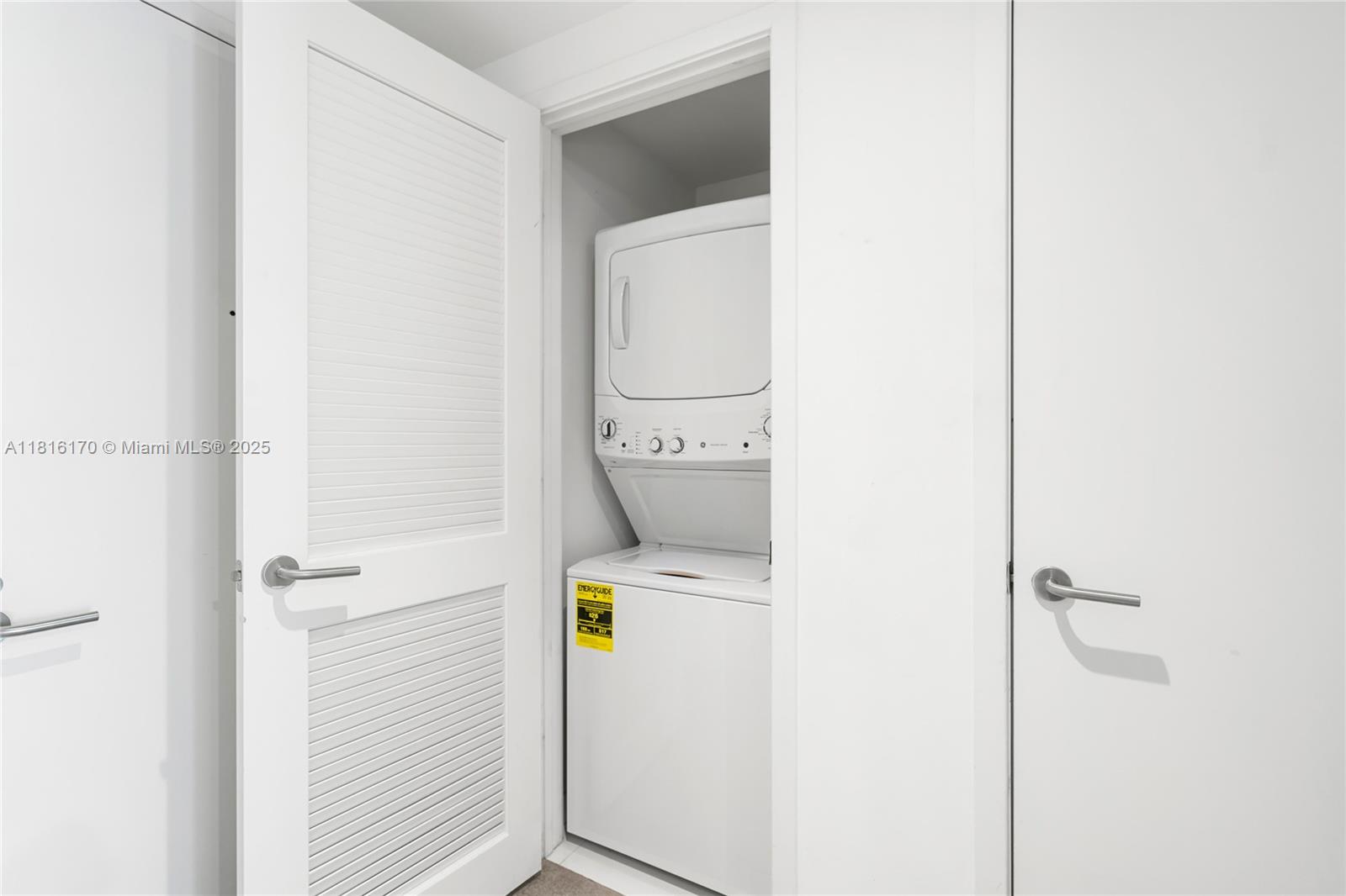 1100 MILLECENTO RESIDENCE - Residential