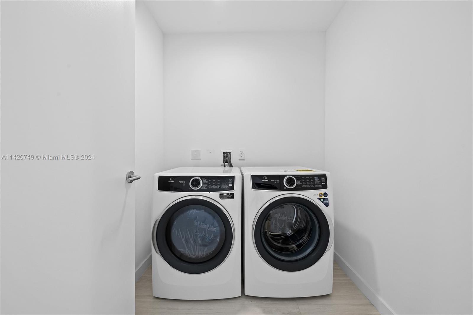 PARAMOUNT MIAMI WORLDCENT - Residential