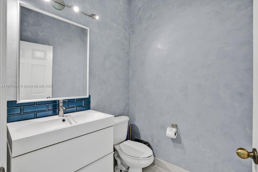 COURTS AT TUSCANY WEST - Residential