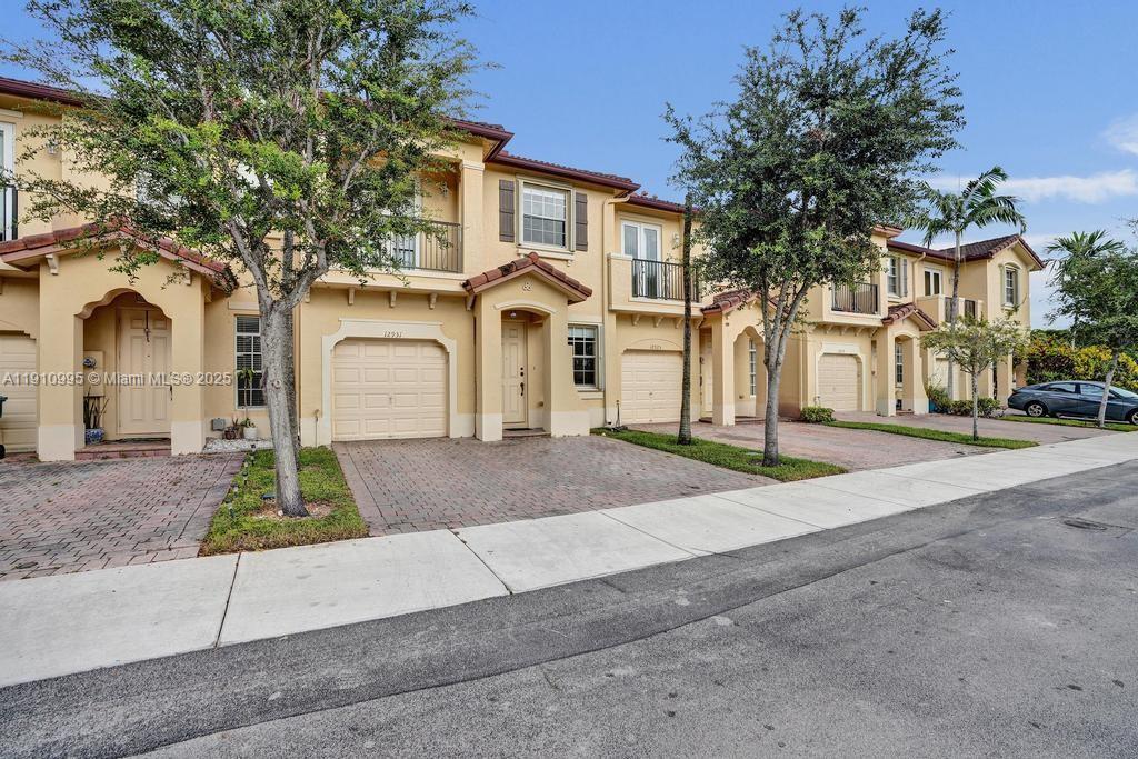 COURTS AT TUSCANY WEST - Residential