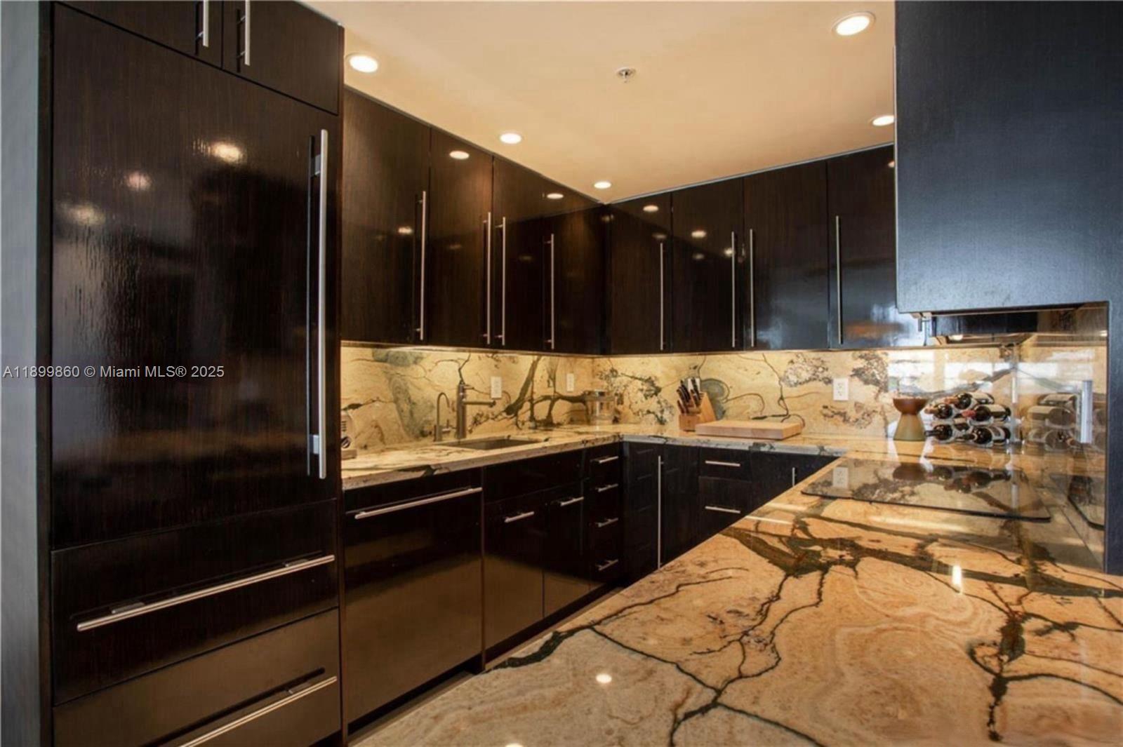 THE DECOPLAGE CONDO - Residential