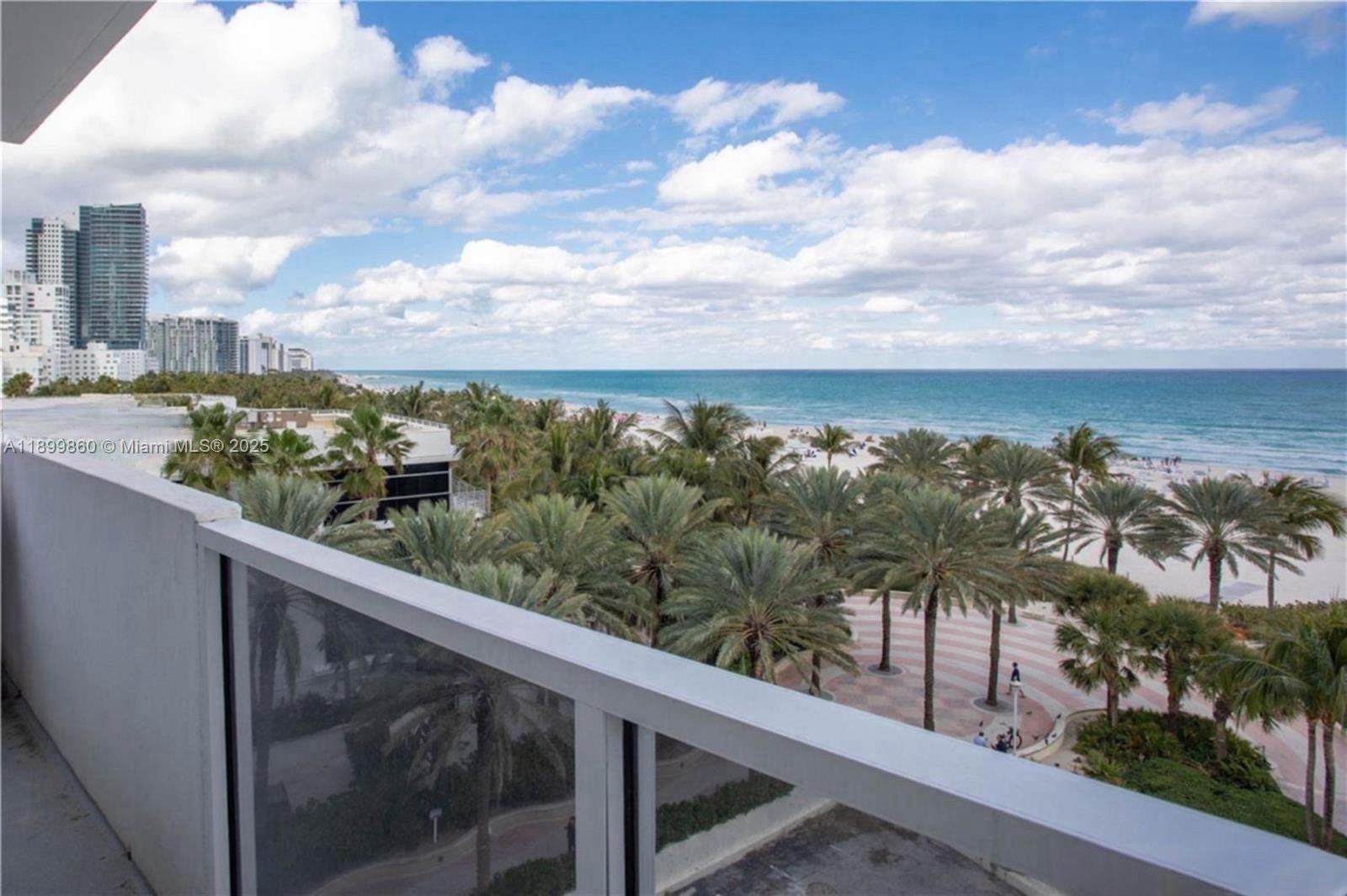 THE DECOPLAGE CONDO - Residential