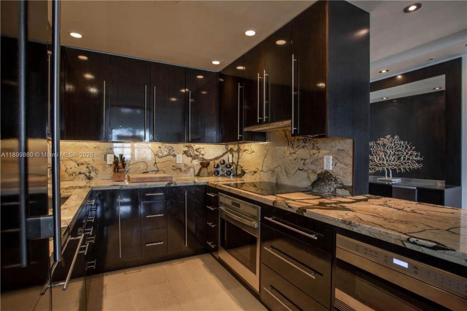 THE DECOPLAGE CONDO - Residential