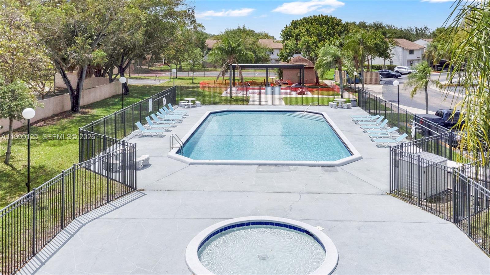 NOB HILL AT WELLEBY CONDO - Residential