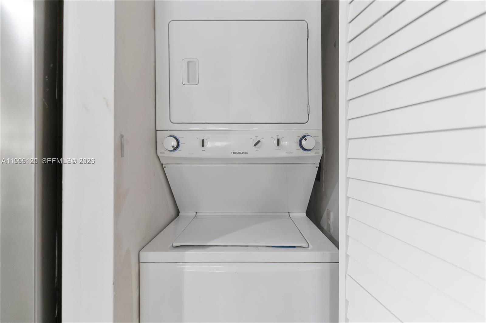 NOB HILL AT WELLEBY CONDO - Residential