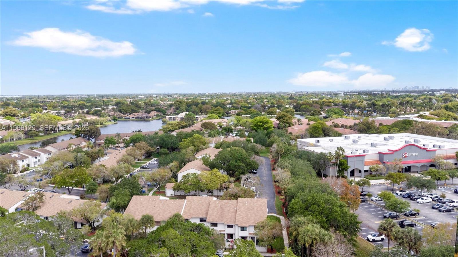 NOB HILL AT WELLEBY CONDO - Residential