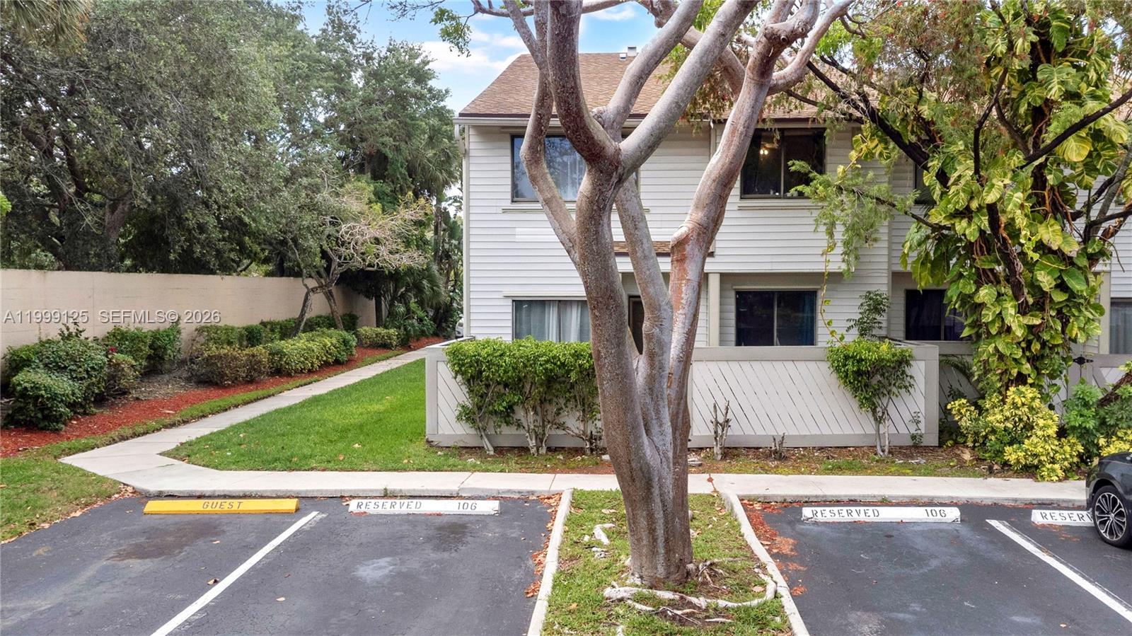 NOB HILL AT WELLEBY CONDO - Residential