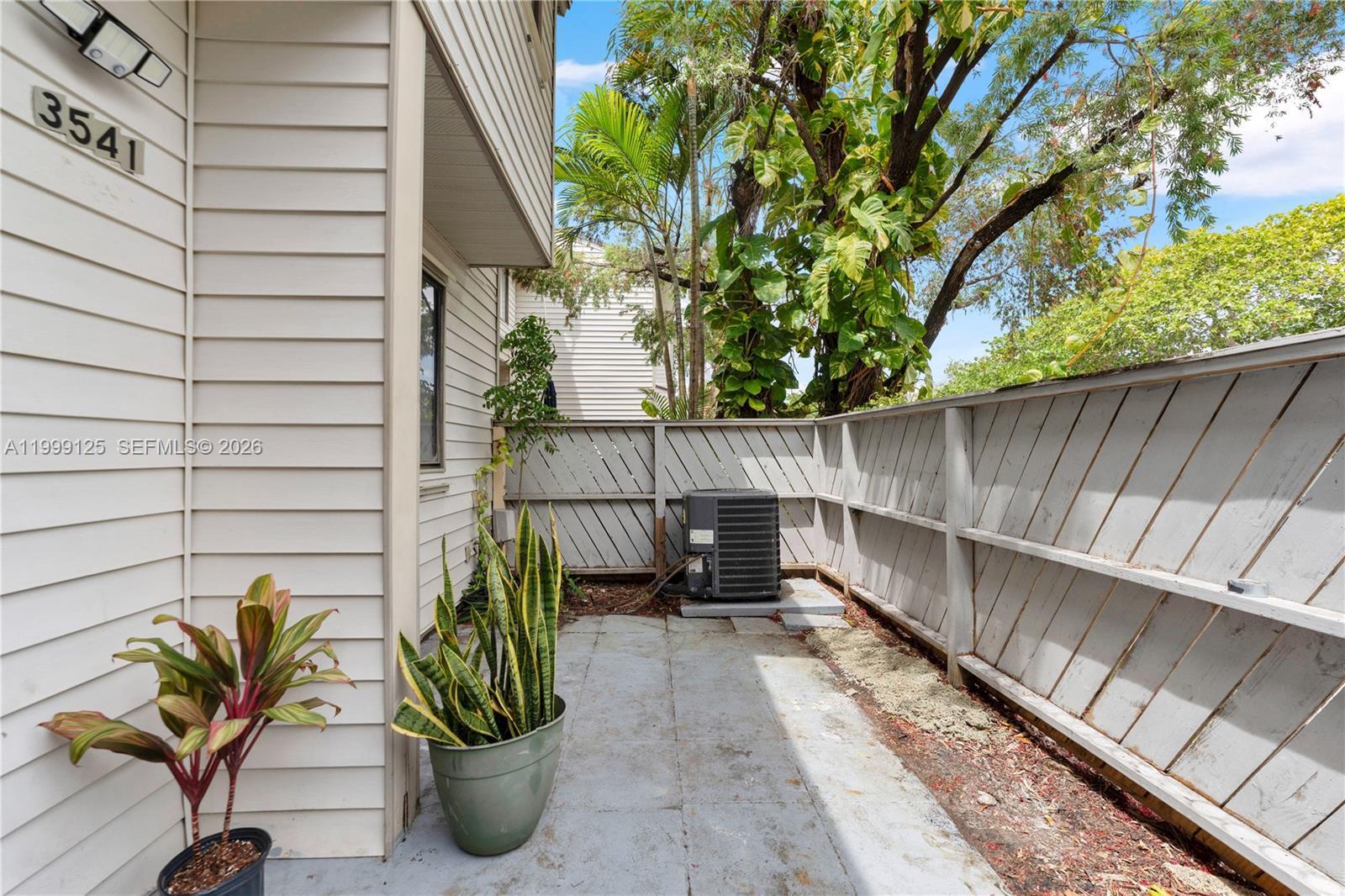 NOB HILL AT WELLEBY CONDO - Residential