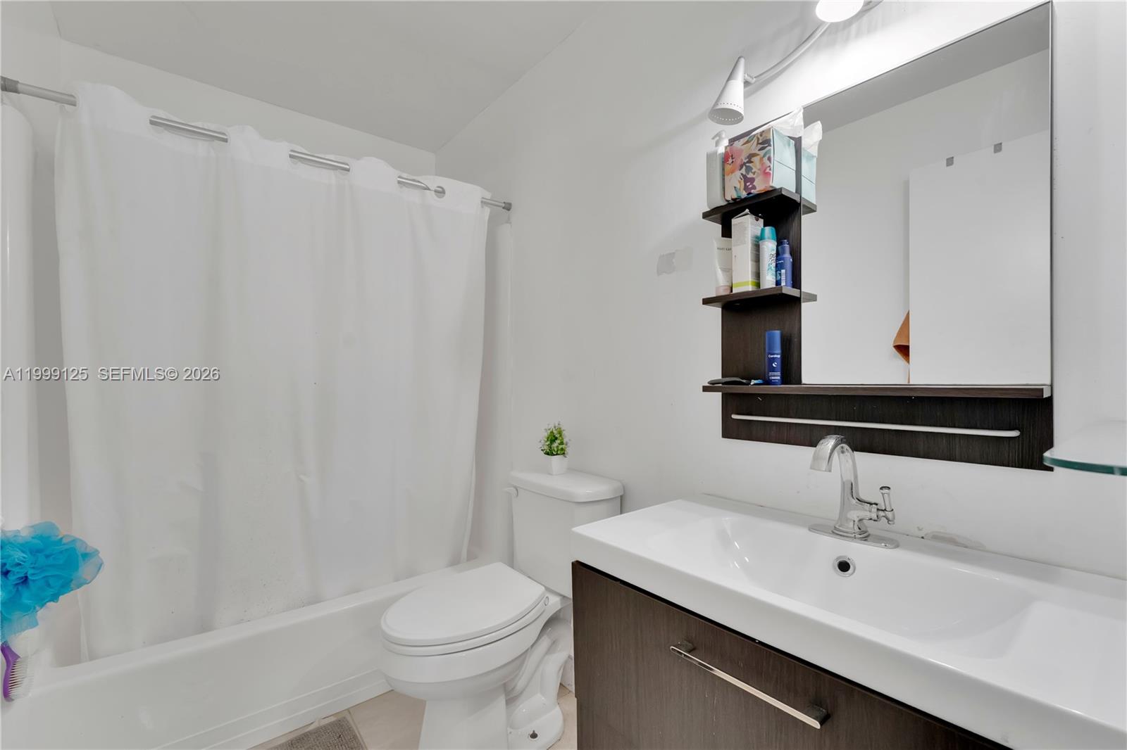 NOB HILL AT WELLEBY CONDO - Residential