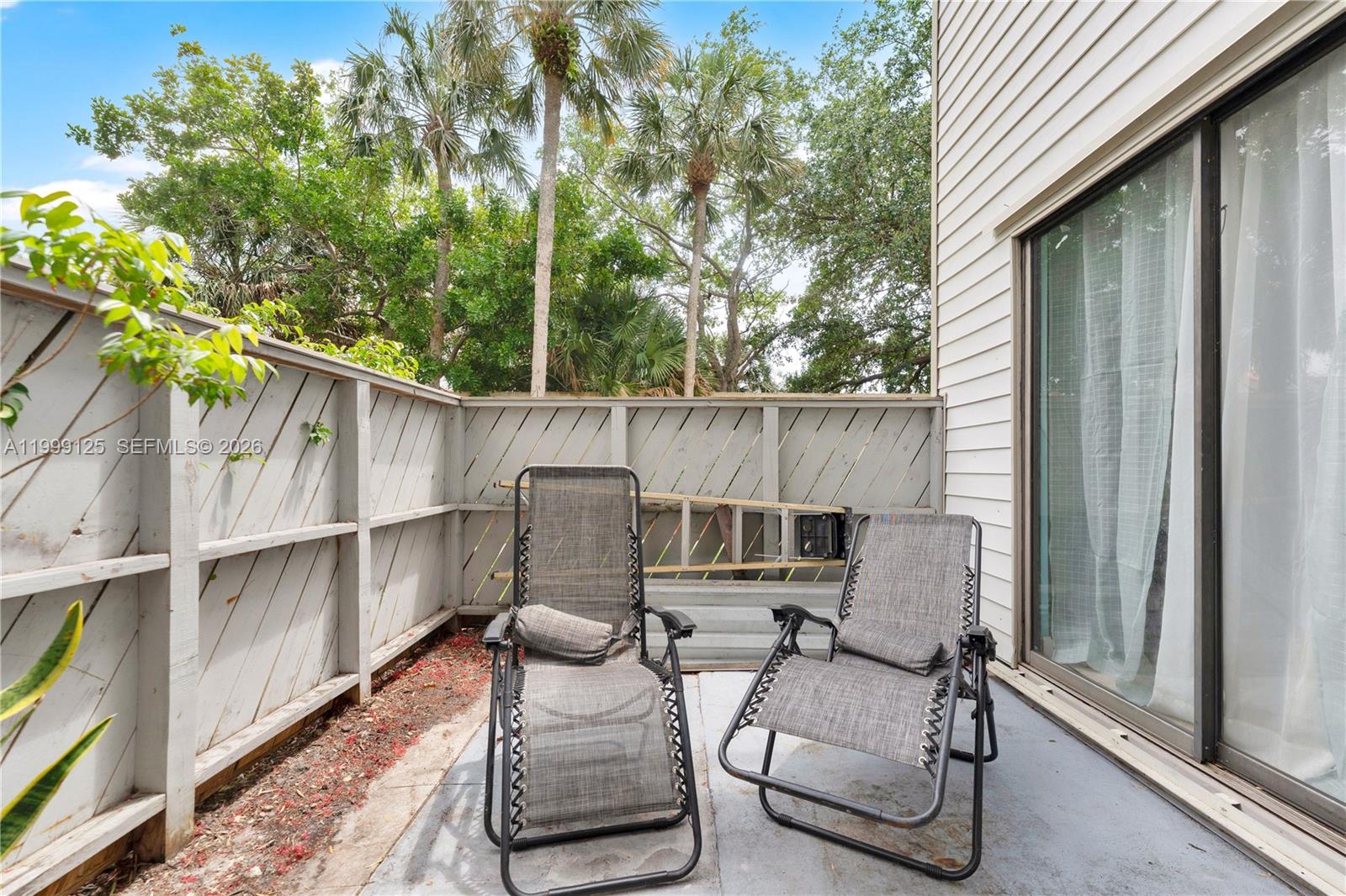 NOB HILL AT WELLEBY CONDO - Residential