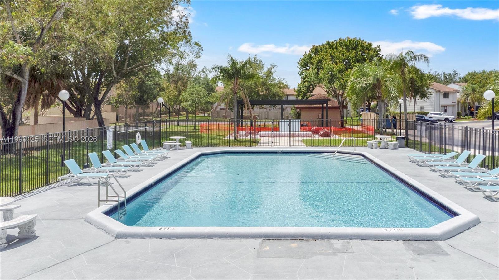 NOB HILL AT WELLEBY CONDO - Residential