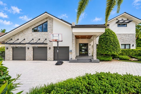 Photo of 33 Pelican Dr, Fort Lauderdale, FL 33301 (MLS # A12092004)