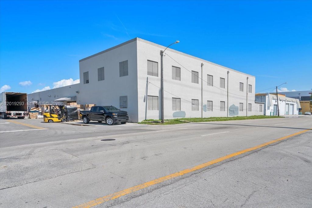 Photo of 2040 Liberty St, Hollywood, FL 33020 (MLS # A12019293)