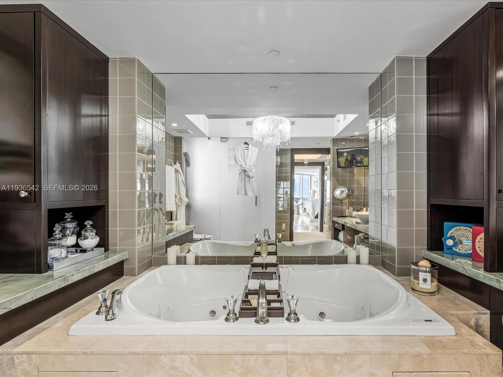 TRUMP ROYALE CONDO - Residential