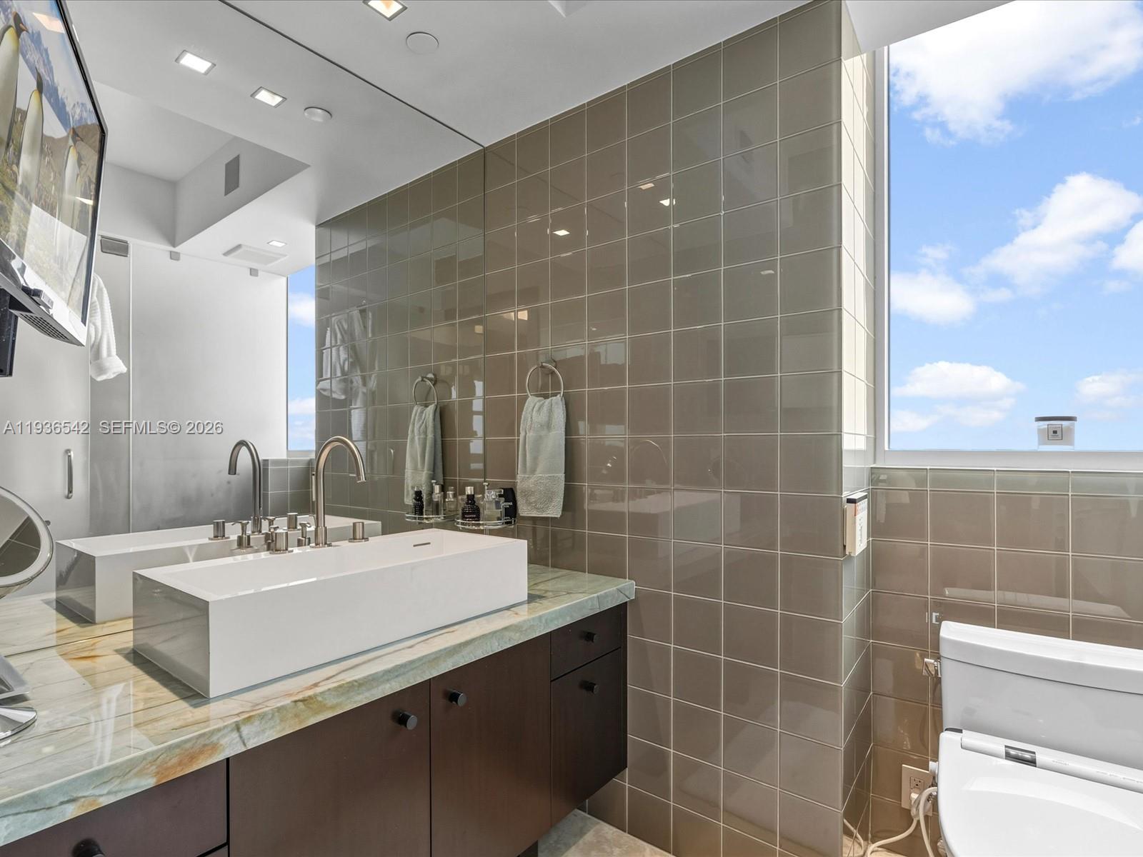 TRUMP ROYALE CONDO - Residential