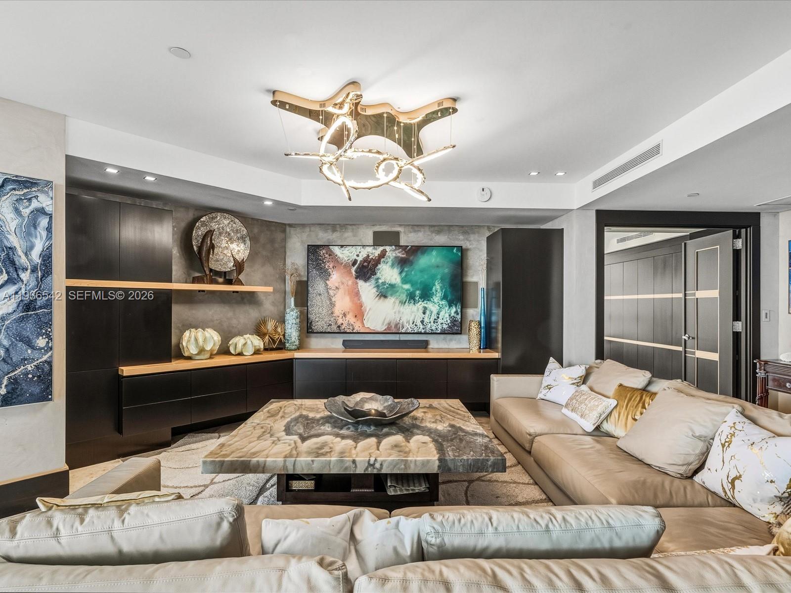 TRUMP ROYALE CONDO - Residential