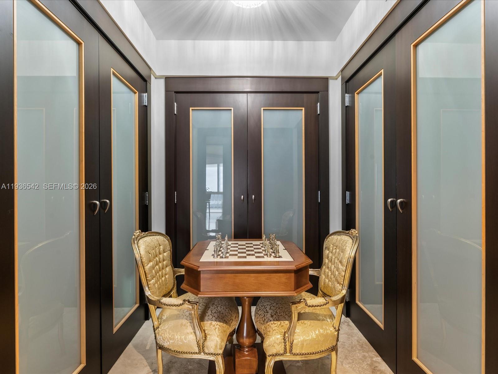 TRUMP ROYALE CONDO - Residential