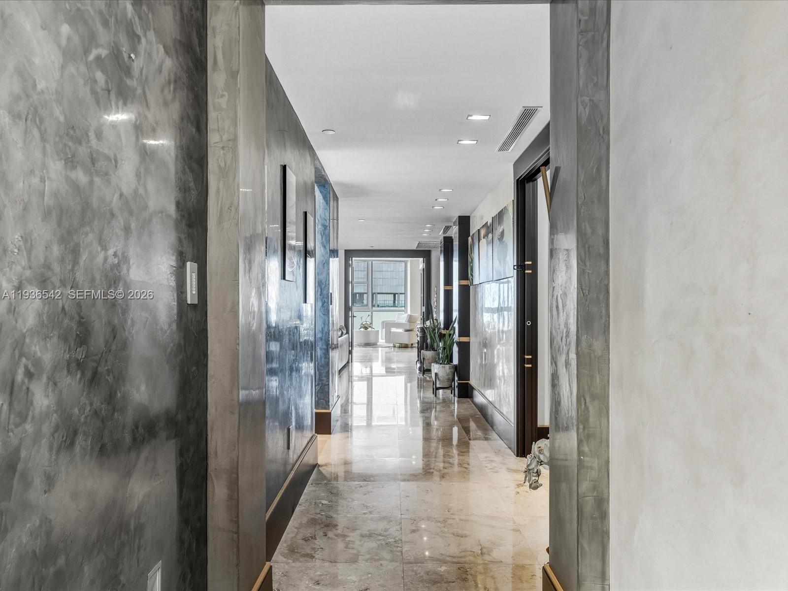 TRUMP ROYALE CONDO - Residential