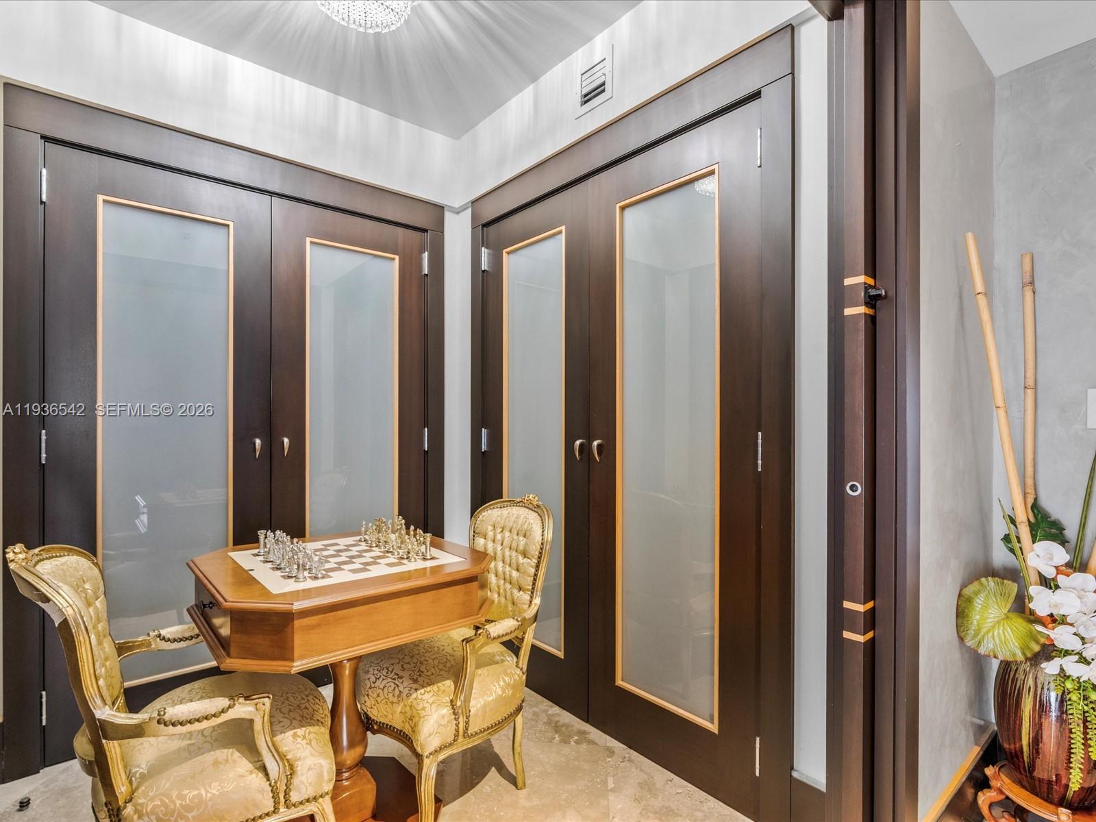 TRUMP ROYALE CONDO - Residential