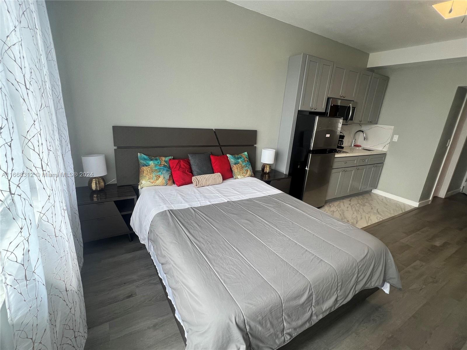 THE CASABLANCA CONDO - Residential