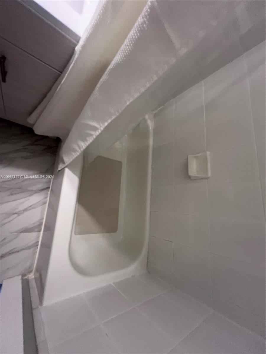 THE CASABLANCA CONDO - Residential