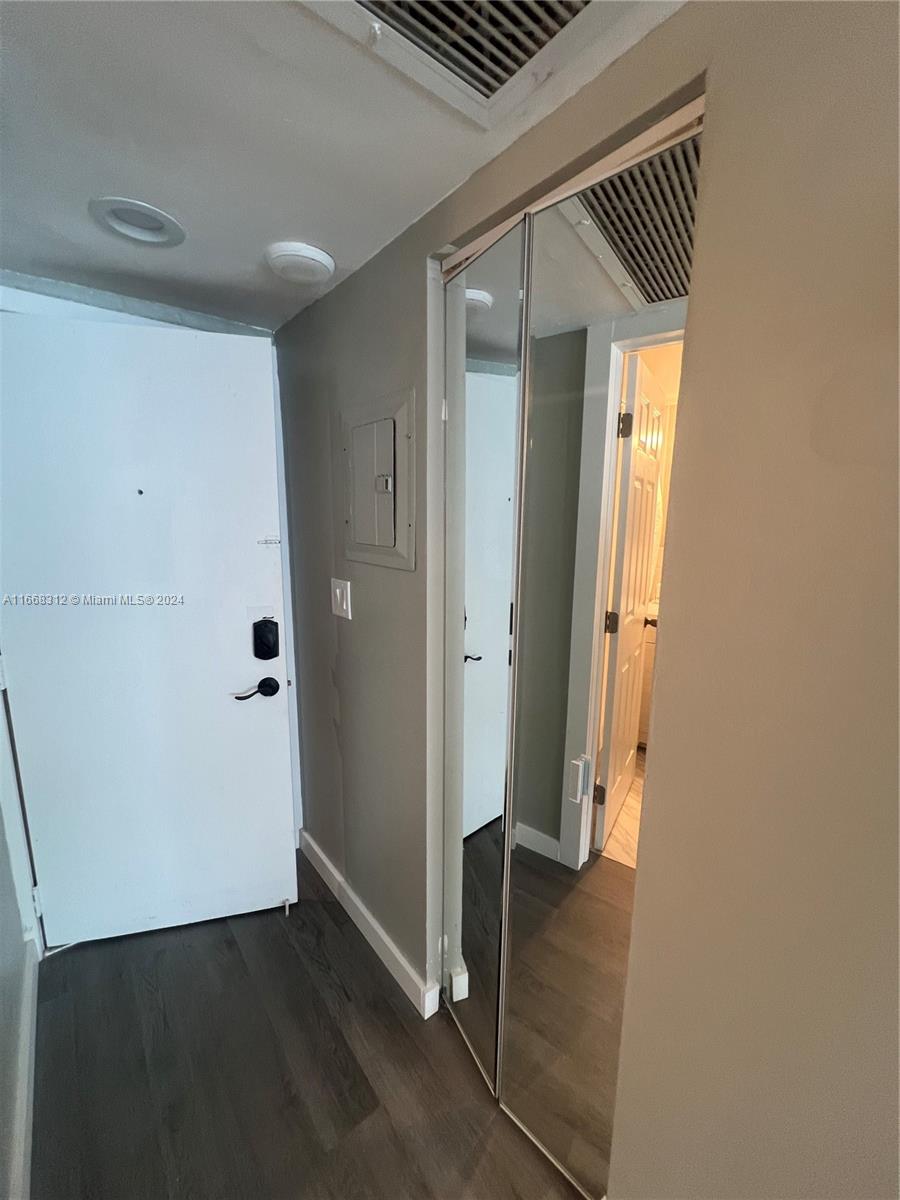 THE CASABLANCA CONDO - Residential