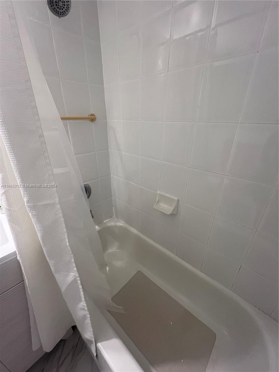 THE CASABLANCA CONDO - Residential