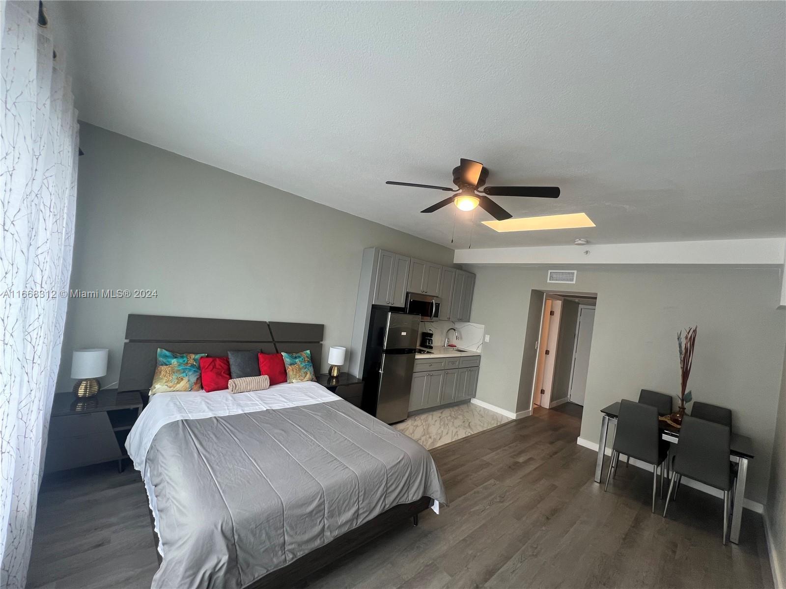 THE CASABLANCA CONDO - Residential