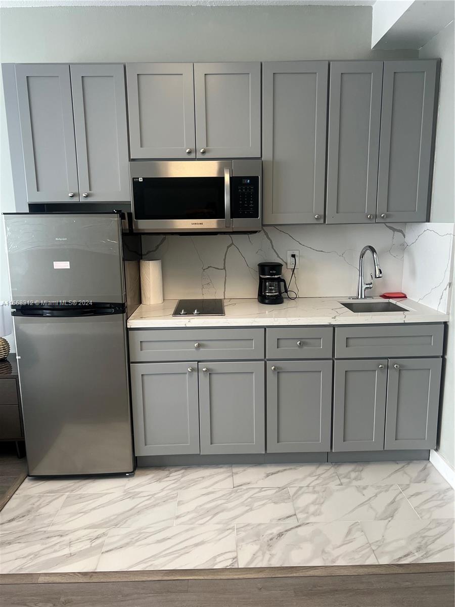 THE CASABLANCA CONDO - Residential