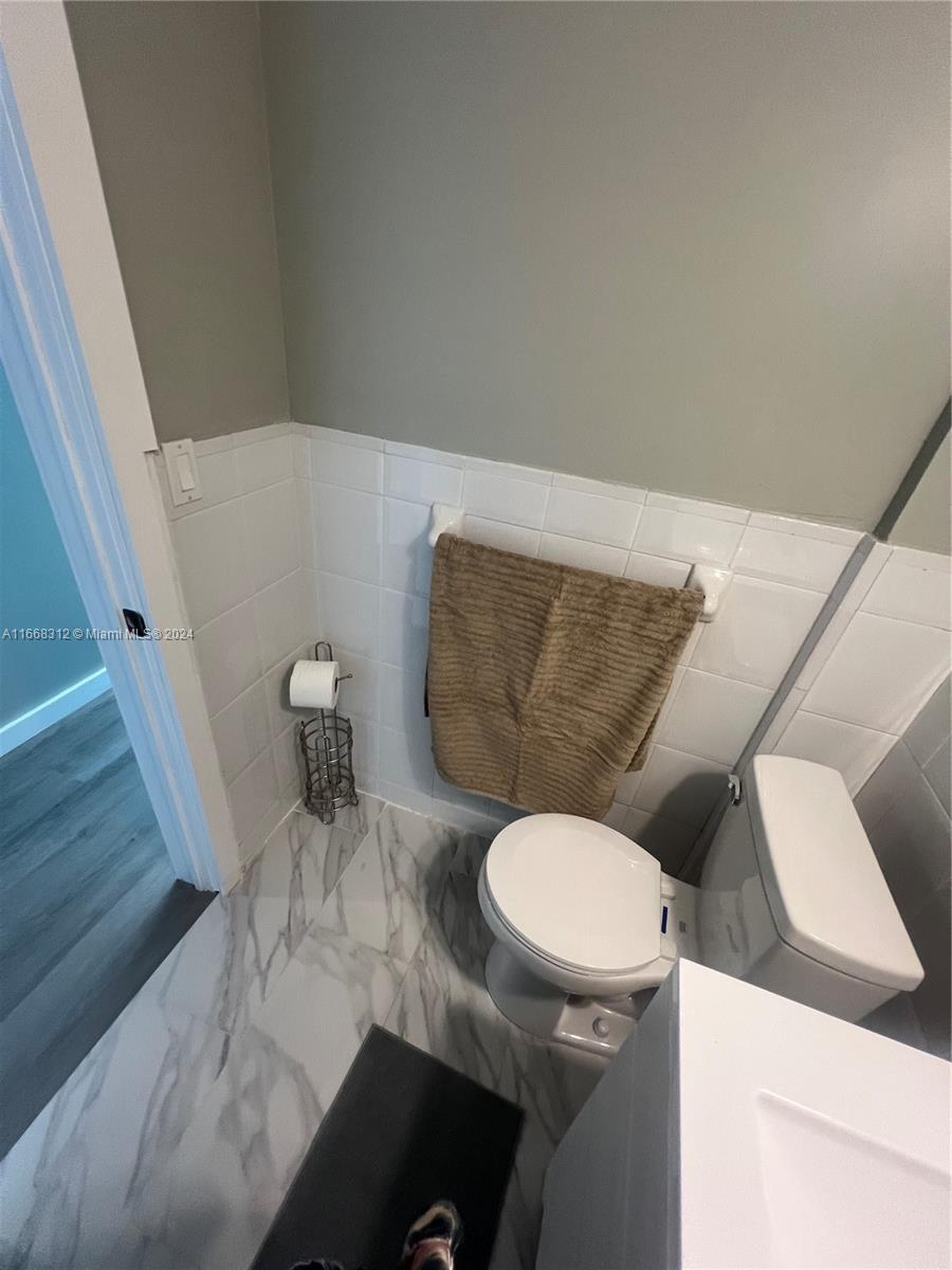 THE CASABLANCA CONDO - Residential