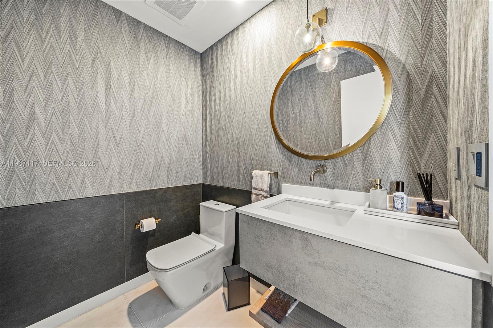 PARAMOUNT BAY CONDO - Residential