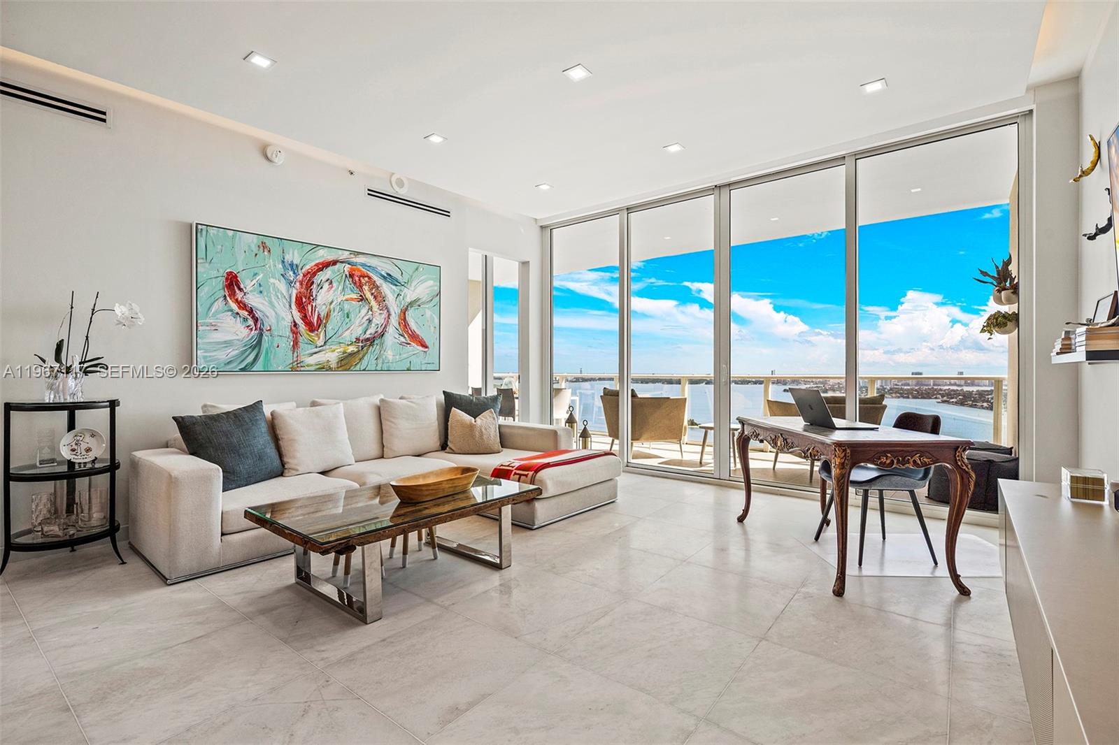 PARAMOUNT BAY CONDO - Residential