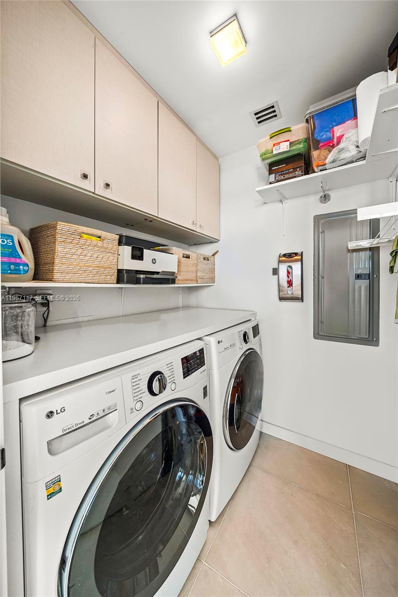 PARAMOUNT BAY CONDO - Residential