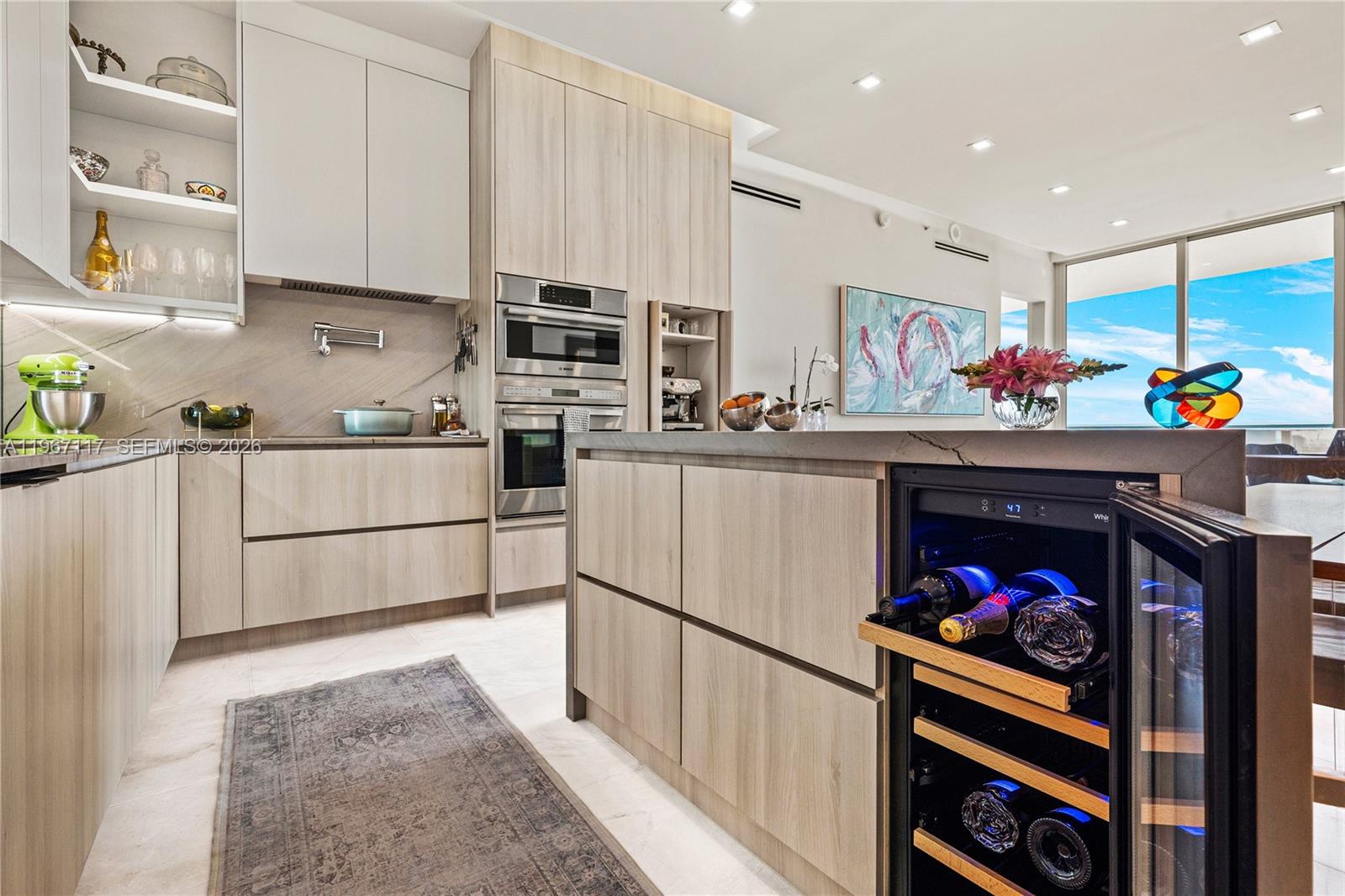 PARAMOUNT BAY CONDO - Residential